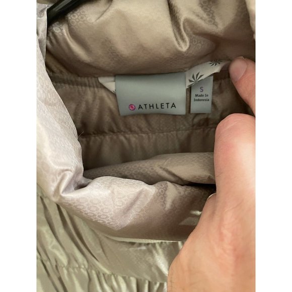 Athleta Womens Small Puffer Coat Beige Gold Goose Down Zip Pockets Snap Quilted - Picture 4 of 14